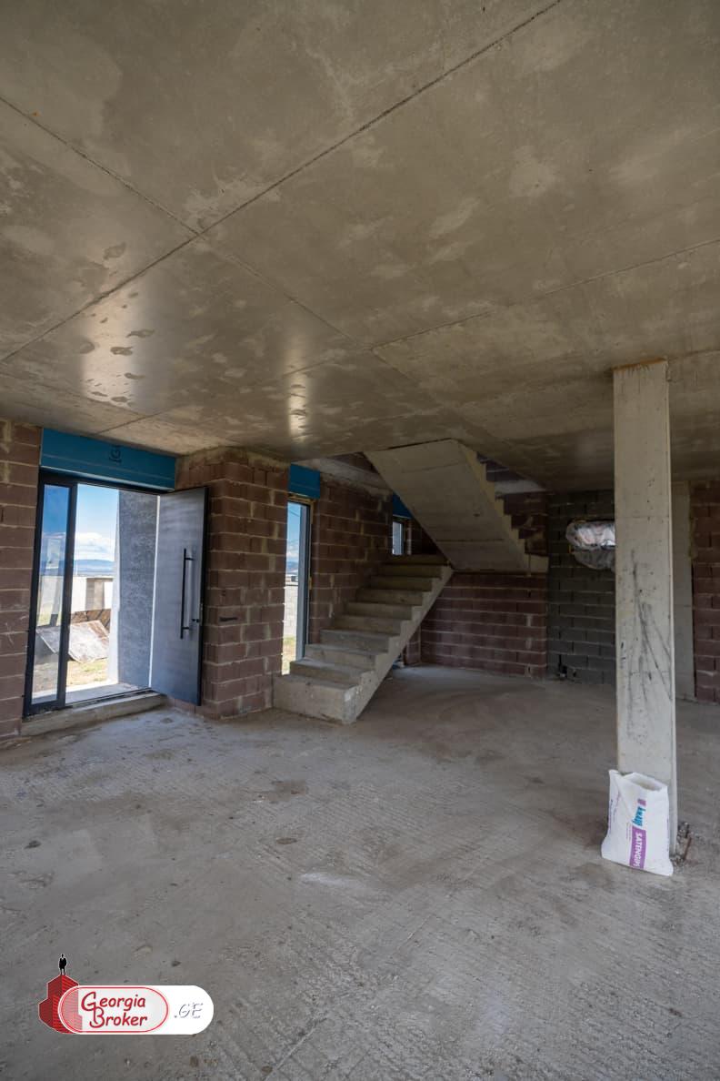 nearly repaired 5-room house for sale